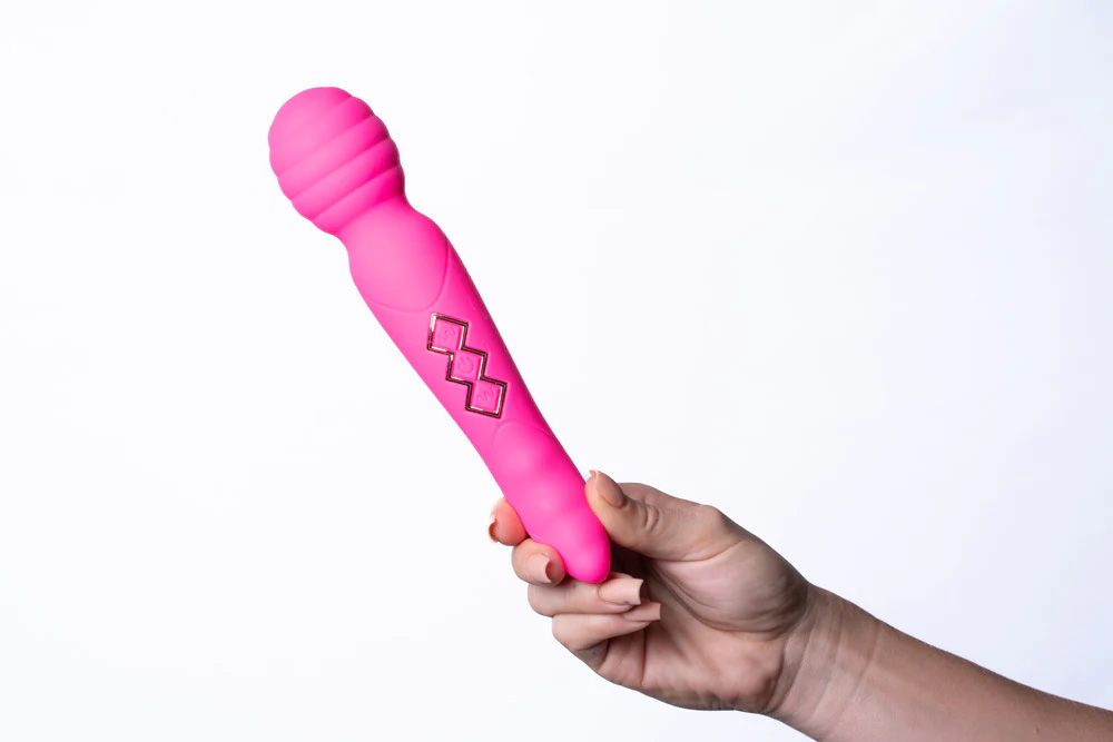 ZOE RECHARGEABLE DUAL VIBRATING WAND HOT PINK