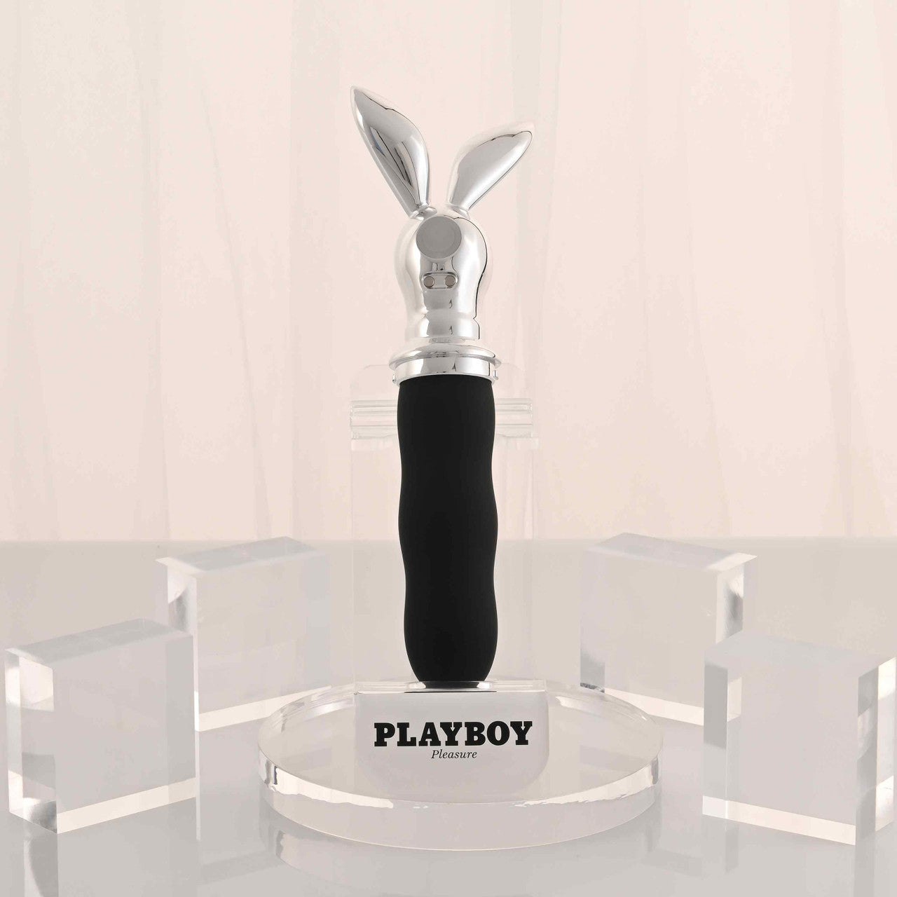 PLAYBOY BUNNY ON THE GO